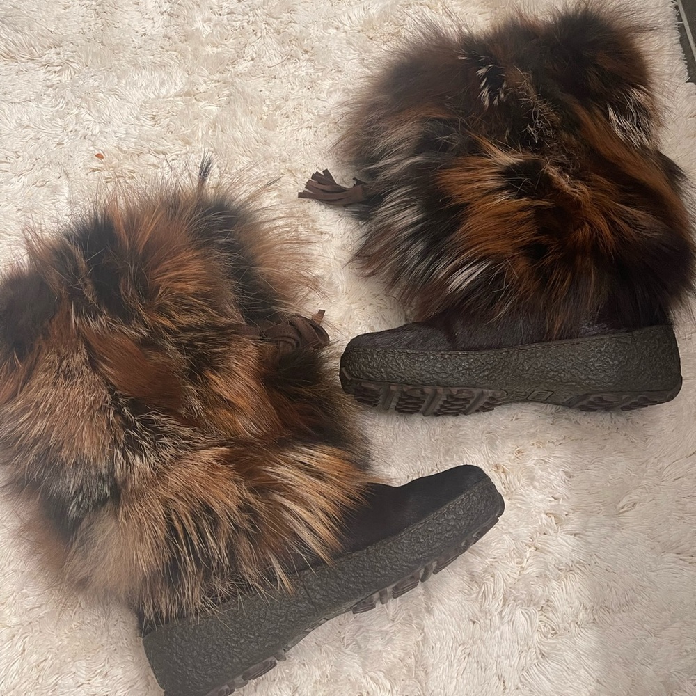 Pajar Brown and Camel colored Fox Fur size 39/9 barely worn